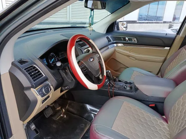 Car image 11