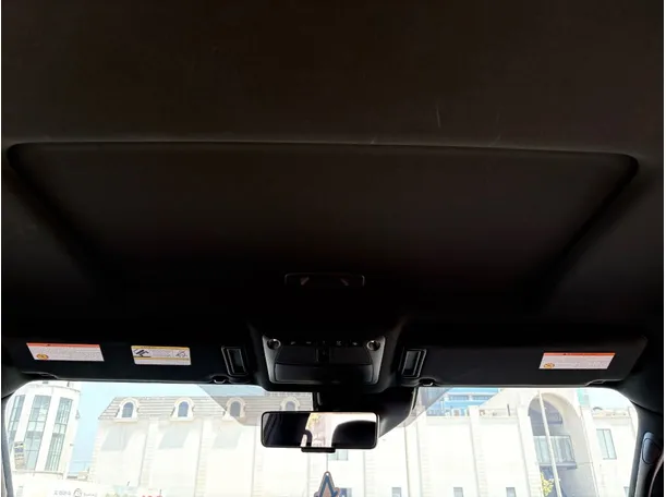Car image 27