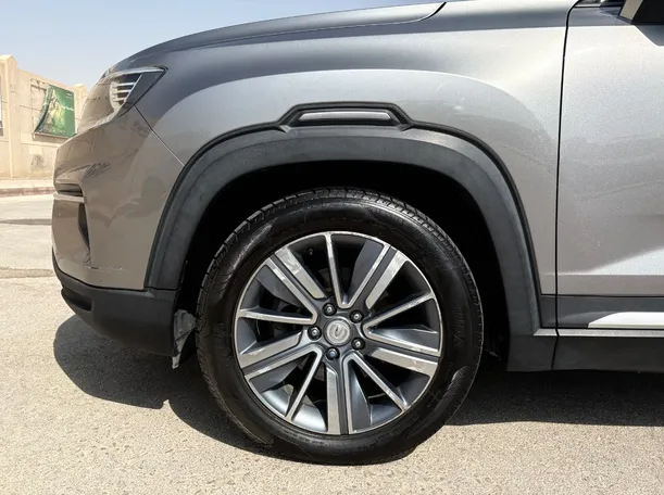 Car image 9