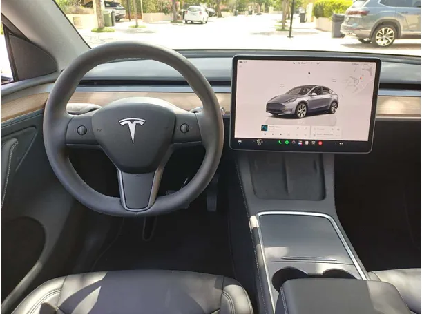 Car image 17