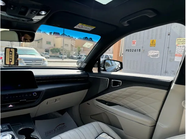 Car image 25