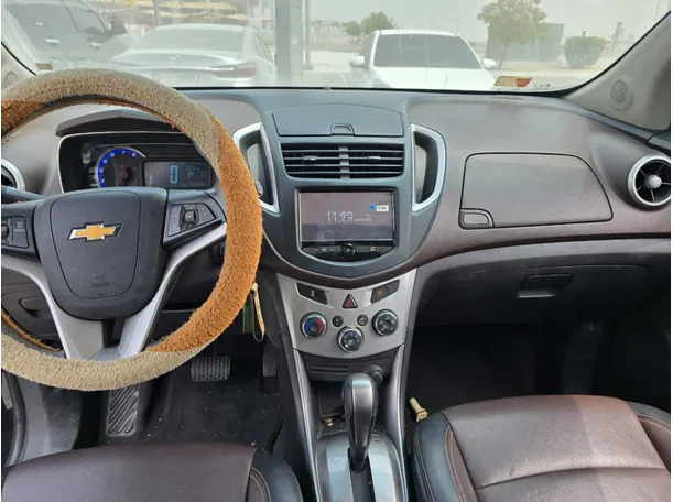 Car image 15