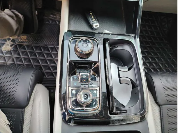 Car image 23