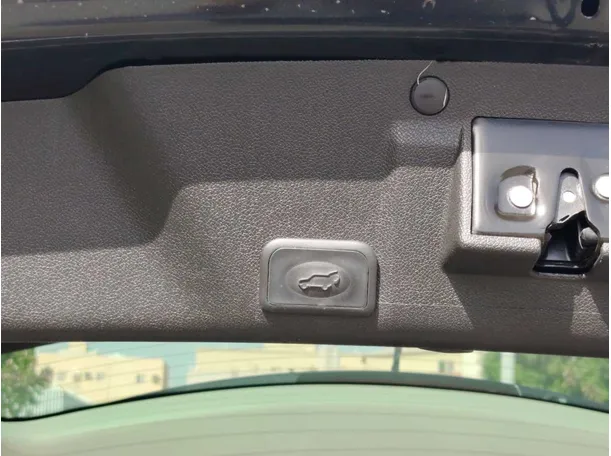 Car image 27