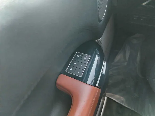 Car image 35