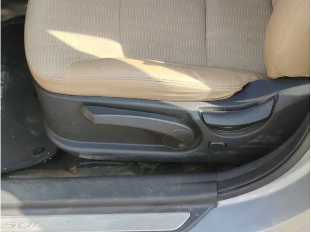 Car image 33