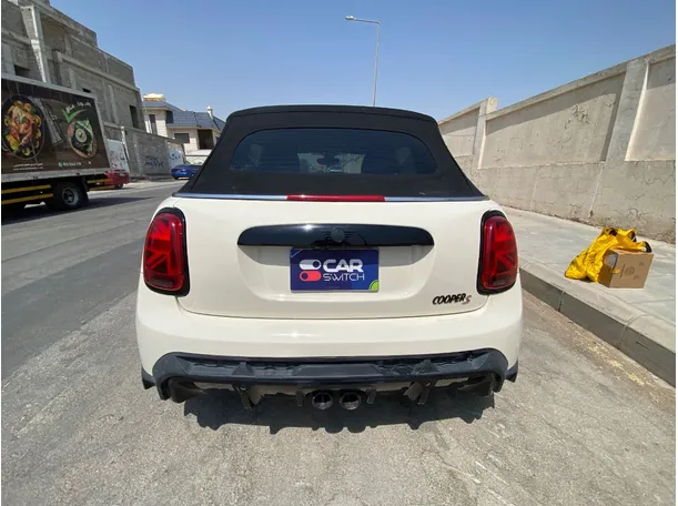 Car image 8
