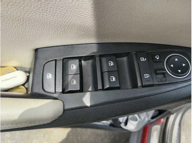 Car image 38