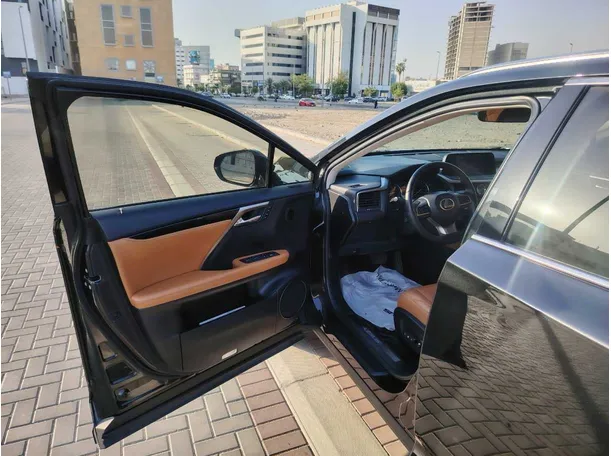Car image 11
