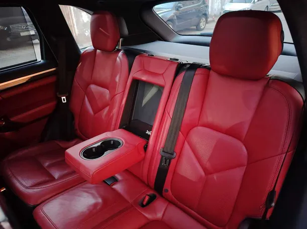 Car image 16
