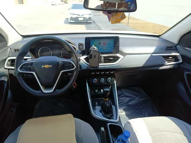 Car image 19