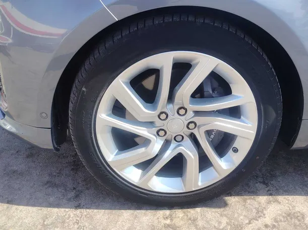 Car image 10