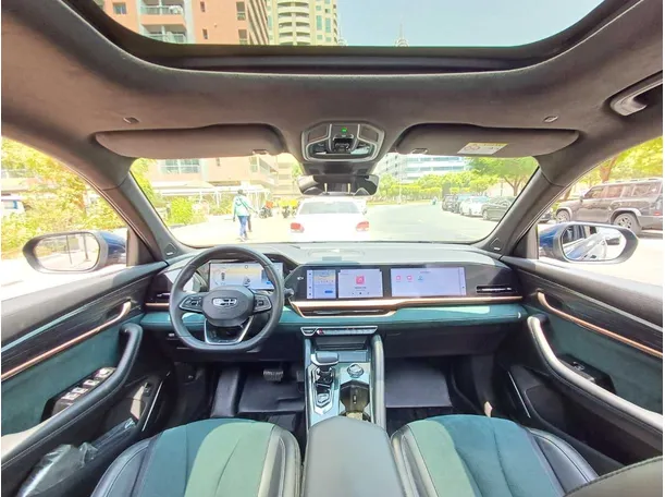 Car image 14