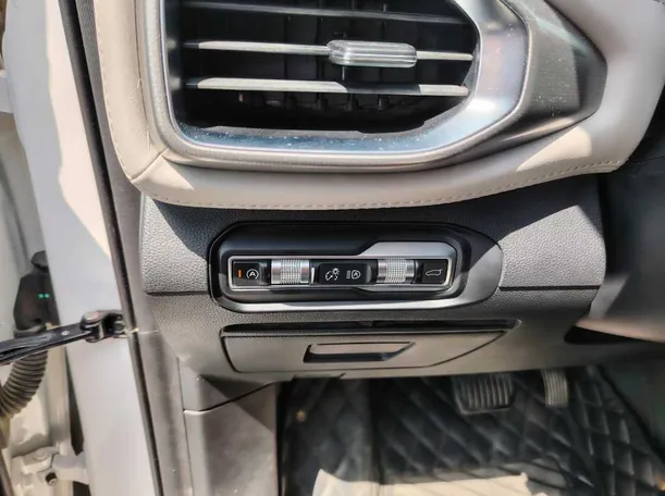 Car image 44