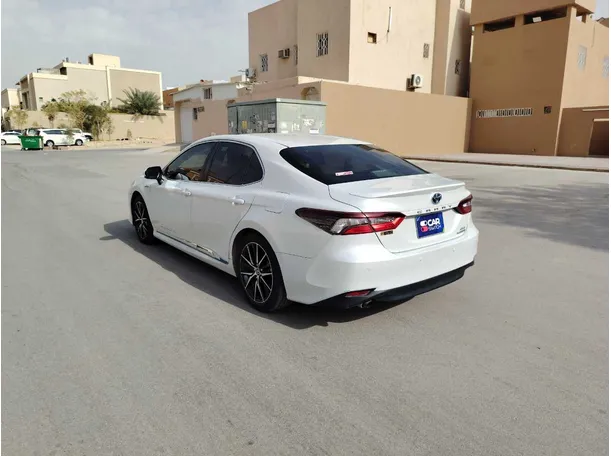 Car image 7