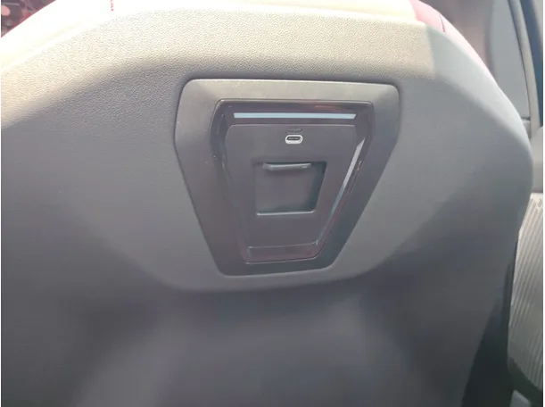 Car image 28