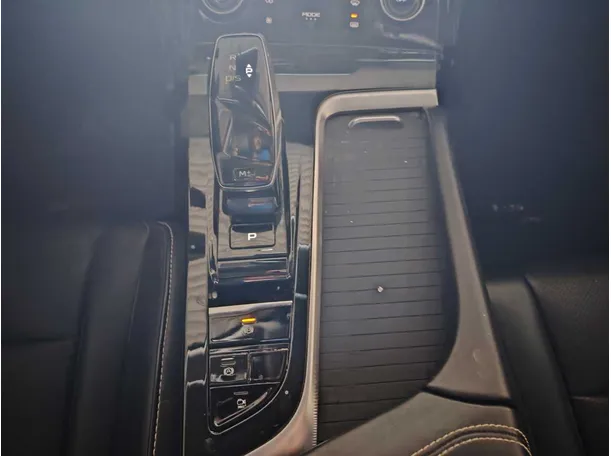 Car image 28