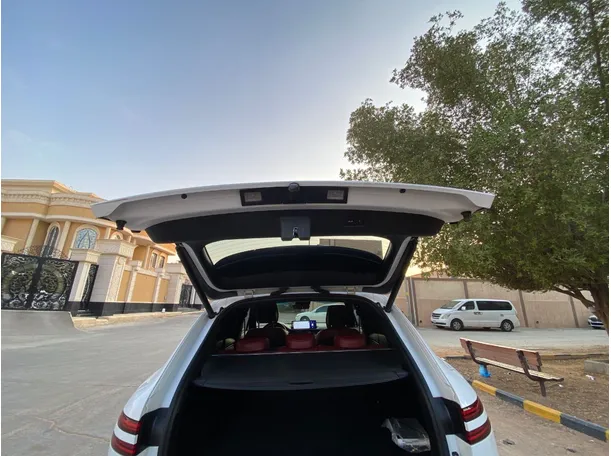 Car image 23