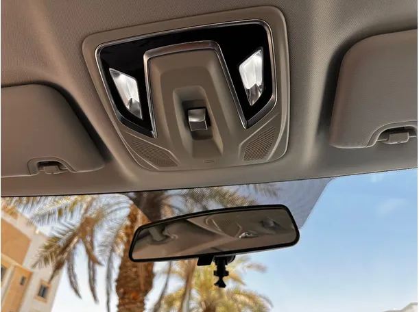 Car image 26