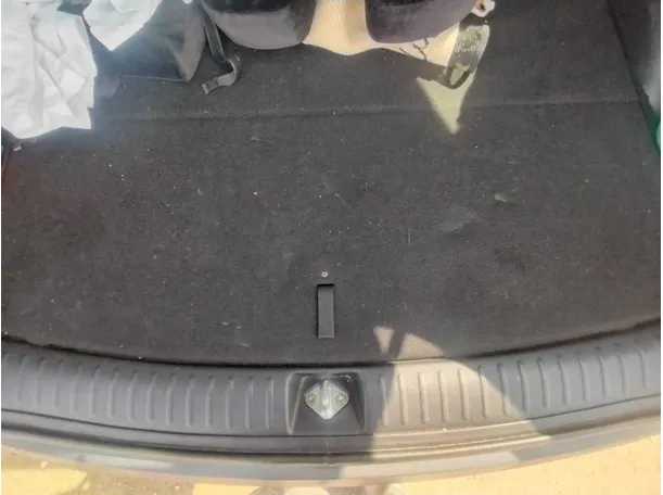 Car image 30