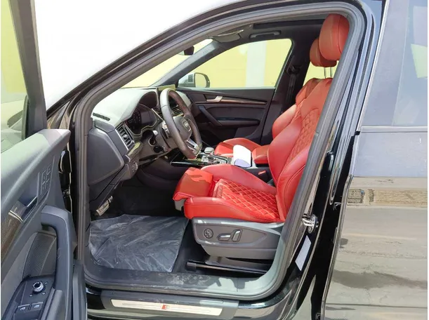 Car image 13