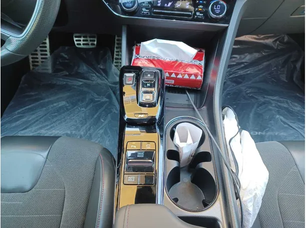 Car image 14