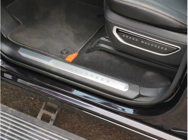 Car image 28