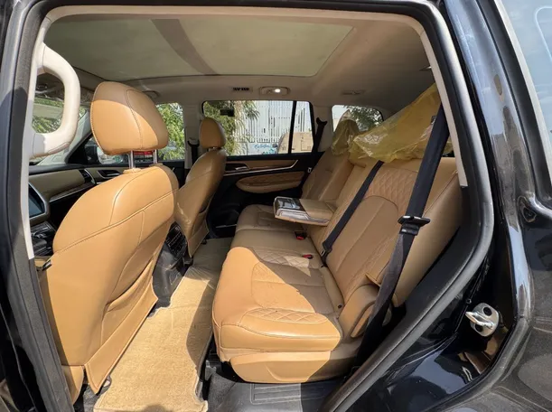 Car image 13