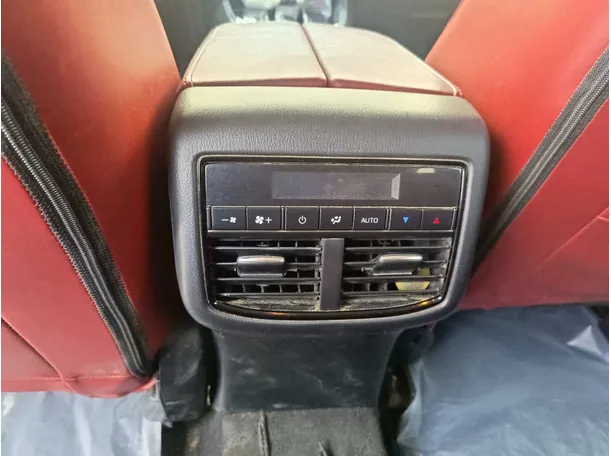 Car image 27
