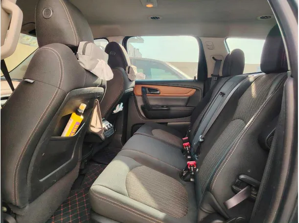 Car image 19