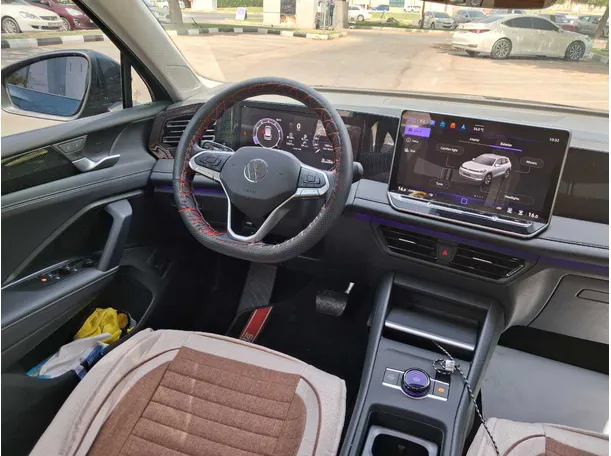 Car image 17