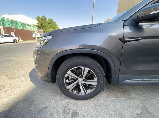 Car image 9
