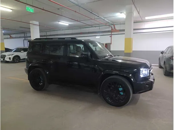 Car image 4