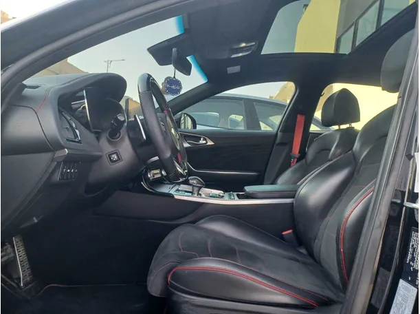 Car image 12