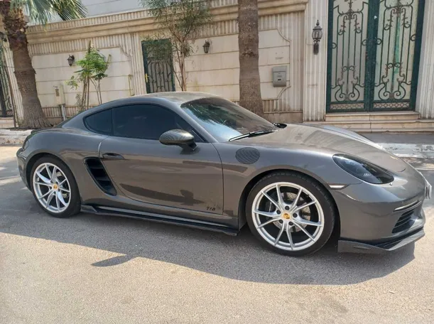 Car image 4