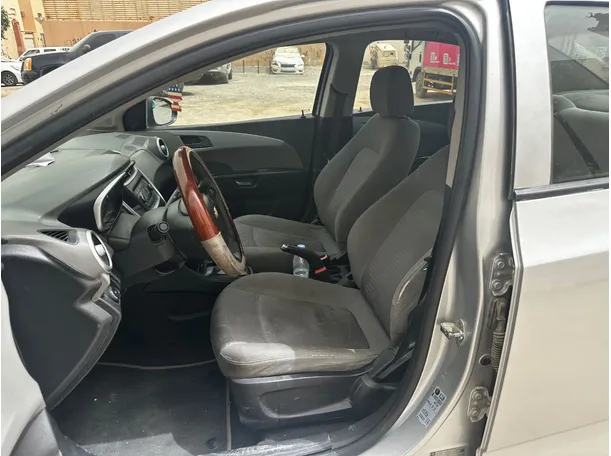 Car image 10