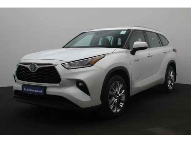 2022 Toyota Highlander in Dubai