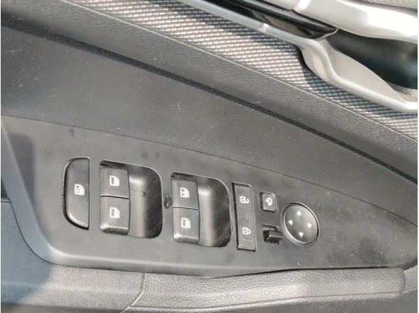Car image 29