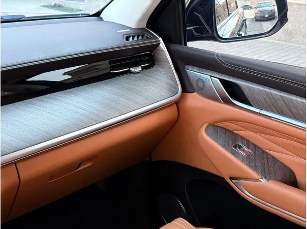 Car image 32