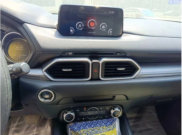 Car image 18