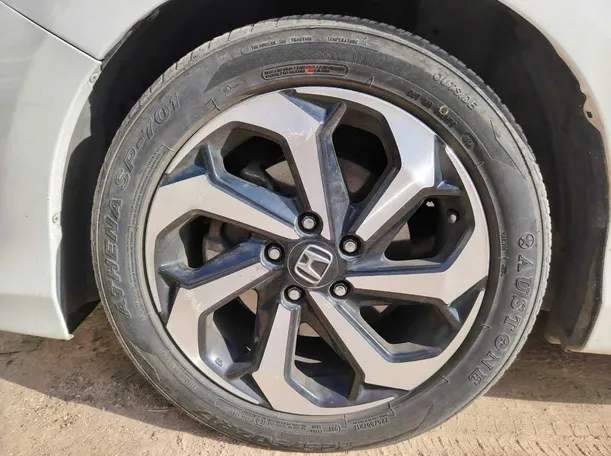 Car image 8