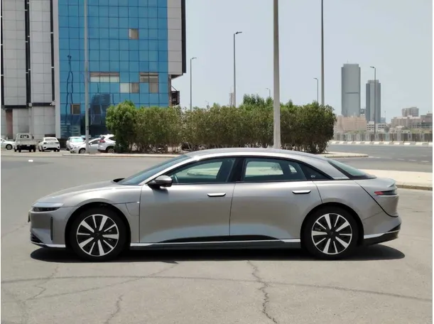 Car image 8