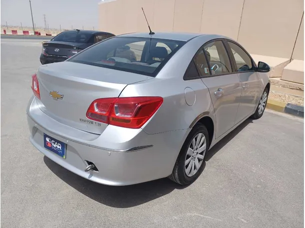 Car image 5