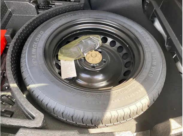 Car image 30