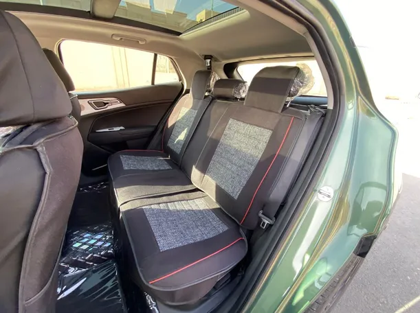 Car image 13