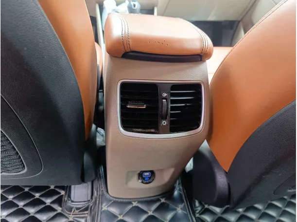 Car image 30