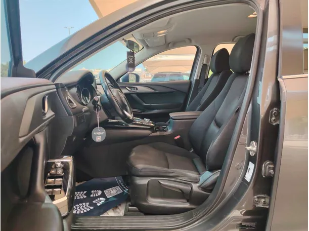Car image 11