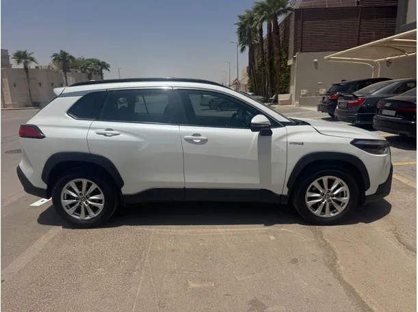 Car image 4