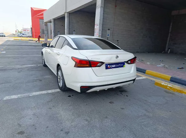 Car image 7