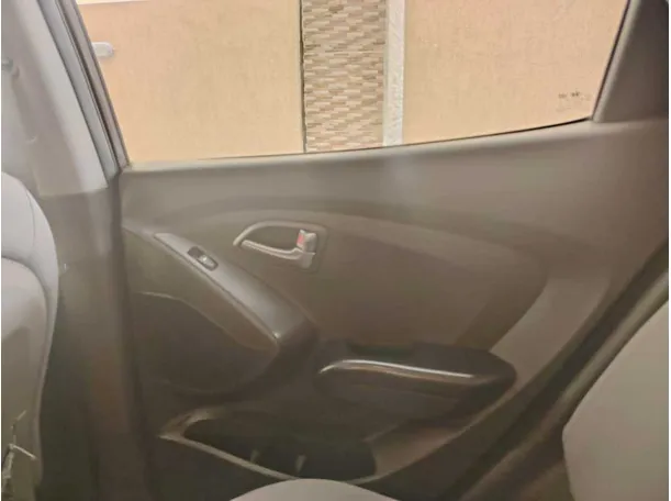 Car image 35